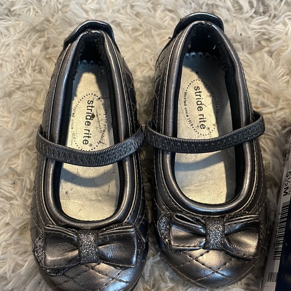 3 pairs toddler shoes - Picture 2 of 9